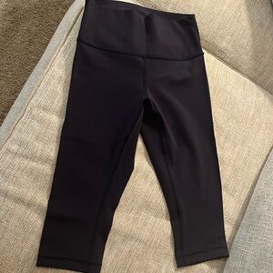 Lululemon size 6 capri dark navy/midnight blue hardly worn